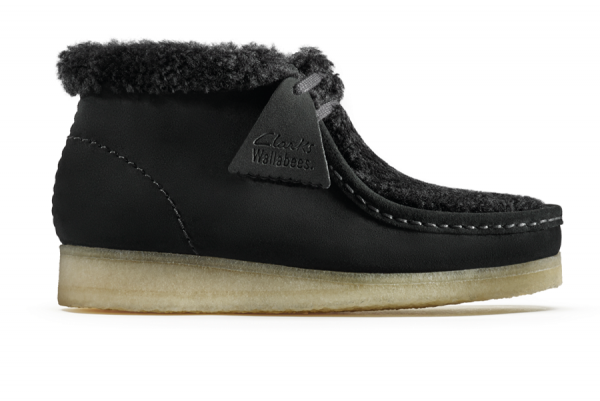 wallabee-boot-black-warm-lined-suede-womens